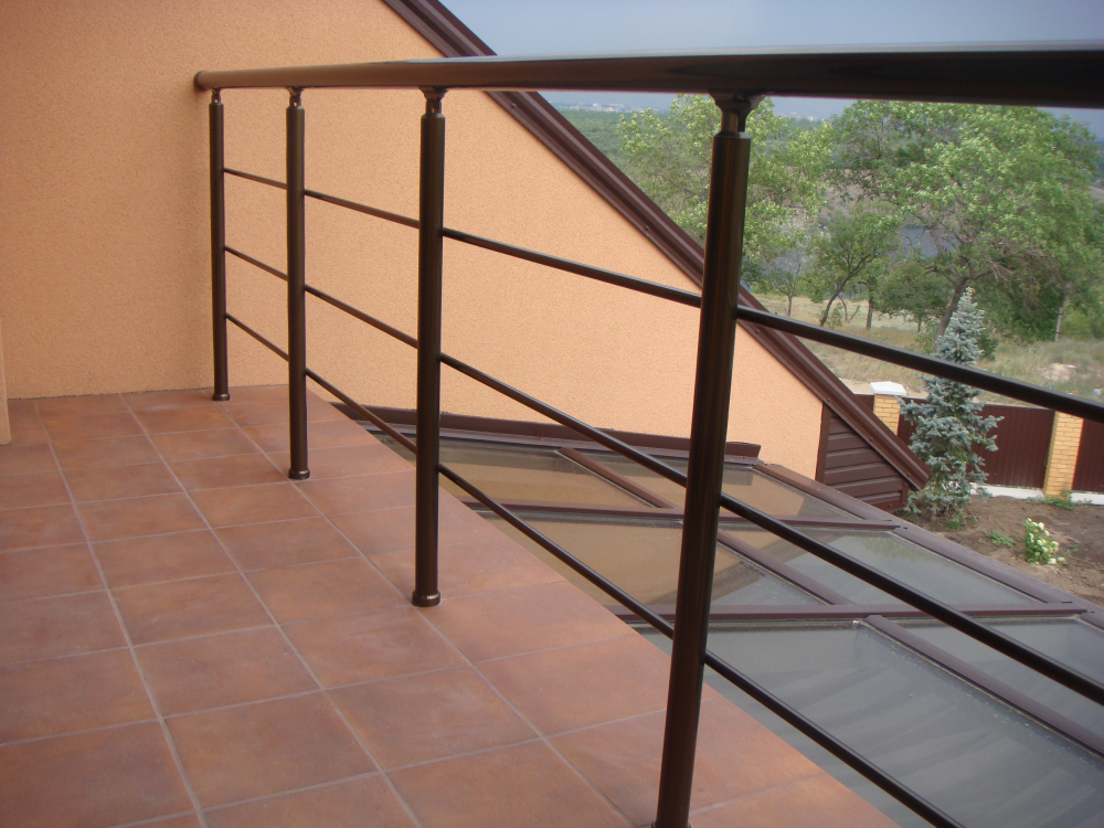 Поручні для балкона з алюмінію з круглим профілем бронзового кольору