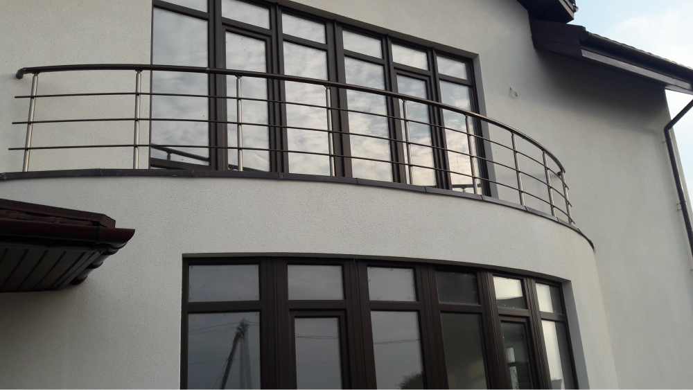 Балконні поручні з алюмінію. Круглі профіль. Колір – бронза.