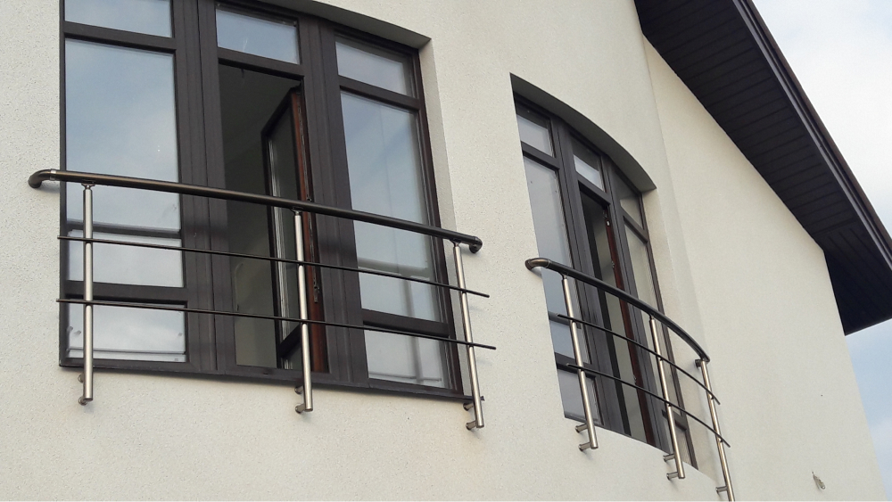 Поручні з круглим профілем бронзового кольору з алюмінію.