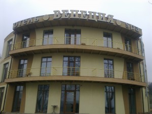 Поручні для балкона з алюмінію з круглим профілем золотого кольору