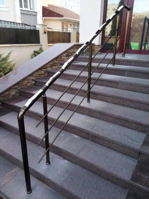 Поручні алюмінієві на ганок круглий профіль колір бронза