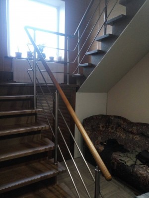 Поручні для сходів з алюмінію з круглим профілем колір срібло та поручнем з дерева