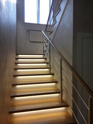 Перила для лестниц из алюминия круглый профиль цвет серебро с прутиками