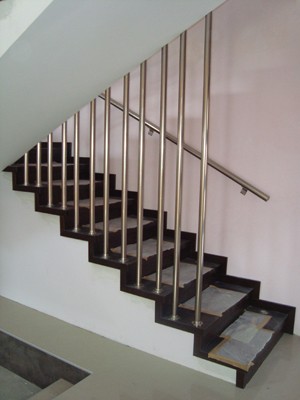 Поручні алюмінієві на сходи круглий профіль колір шампань без прутиків