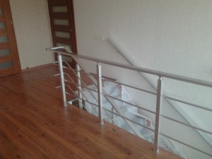 Перила для лестницы из алюминия квадратнЫй профиль цвет серебро  с прутиками