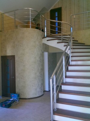 Поручні алюмінієві на сходи квадратний профіль колір срібло з круглим поручнем та леєрами