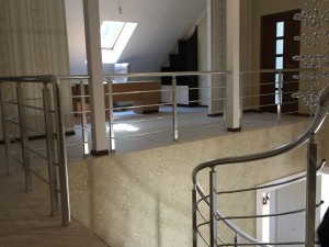 Поручні для сходів з алюмінію з квадратним профілем колір срібло з прутиками