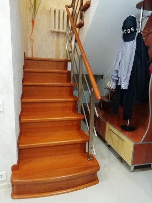 Поручні алюмінієві на сходи квадратний профіль колір шампань з прутиками