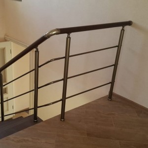 Поручні алюмінієві на сходи круглий профіль колір бронза з прутиками