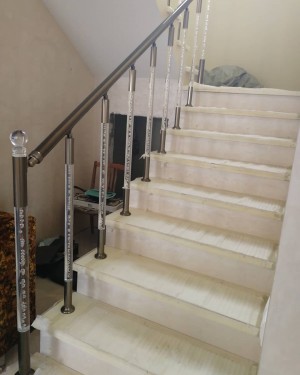 Поручні алюмінієві плексі на сходи колір шампань