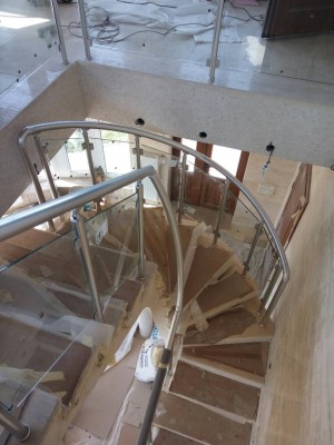 Перила алюминиевые на лестницу круглый профиль цвет серебро со стеклом