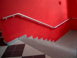 Поручень пристінний круглий профіль колір срібло