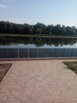 Поручні для балкона з алюмінію з квадратним профілем колір шампань зі склом