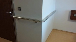 Поручень пристінний круглий профіль колір срібло