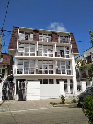 Поручні алюмінієві на балкно круглий профіль колір срібло з прутиками