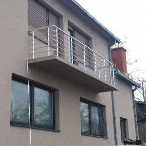 Алюминиевые перила на балкон круглый профиль цвет серебро с прутиками