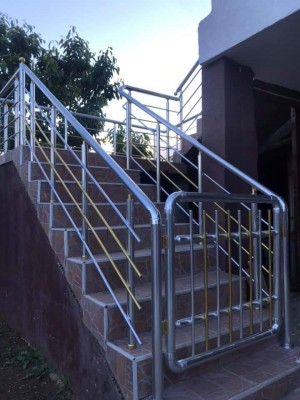 Перила алюминиевые на крыльцо круглый профиль цвет серебро с прутиками