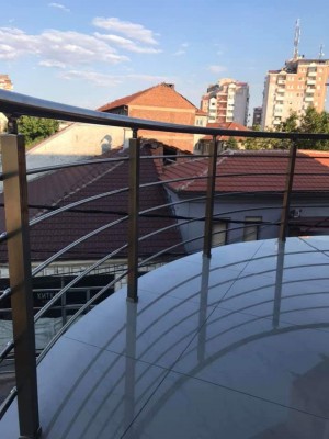 Поручні алюмінієві на балкон квадратний профіль колір шампань з прутиками