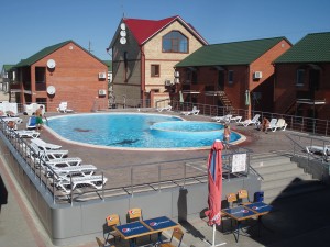 Алюмінієві поручні для басейнів круглий профіль колір срібло з прутиками