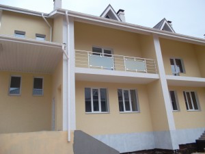 Поручні алюмінієві профіль коло заповнення скло сатин