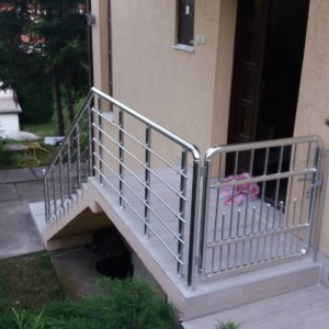 Алюмінієві поручні профіль коло колір срібло з хвірткою