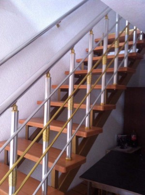 ПЕРИЛА АЛЮМИНИЕВЫЕ НА ЛЕСТНИЦУ КРУГЛЫЙ ПРОФИЛЬ ЦВЕТ СЕРЕБРО С ПРУТИКАМИ