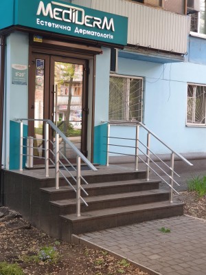 Перила алюминиевые на крыльцо квадратный профиль цвет серебро с прутиками