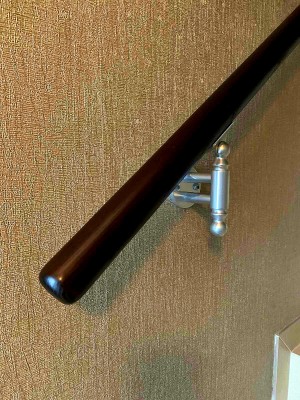 ПОРУЧЕНЬ НА СТІНУ З ДЕРЕВА НА АЛЮМІНІЄВИХ КРОНШТЕЙНАХ