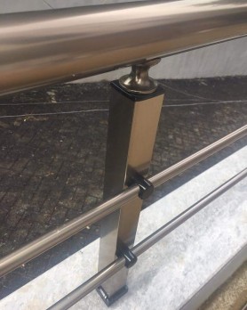 Поручні для балкону з алюмінію з квадратним профілем колір шампань