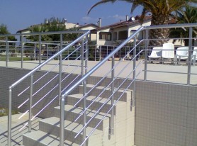 Поручні алюмінієві на ганок круглий профіль колір срібло