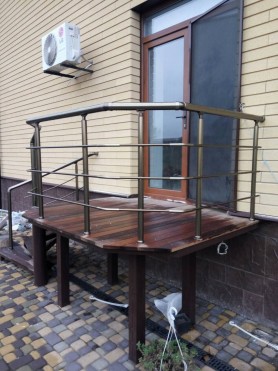 Поручні алюмінієві на ганок круглий профіль колір бронза