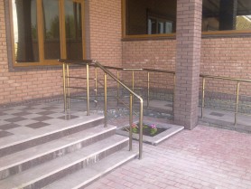 Поручні алюмінієві на ганок круглий профіль колір шампань