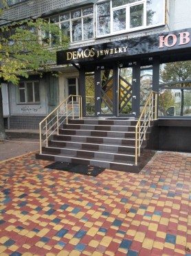 Поручні алюмінієві на ганок круглий профіль колір золото