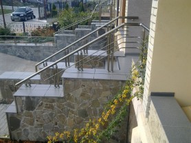 Поручні алюмінієві на ганок круглий профіль колір шампань