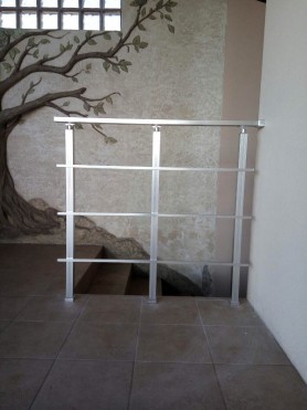 Поручні для ганку з алюмінію з квадратним профілем колір срібло