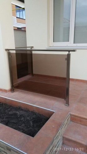 Поручні алюмінієві на ганок квадратний профіль колір шампань