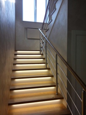 Поручні для сходів з алюмінію круглий профіль колір срібло з прутиками