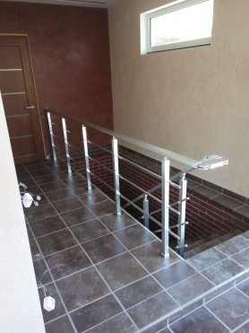 Поручні для сходів з алюмінію з квадратним профілем колір срібло з прутиками