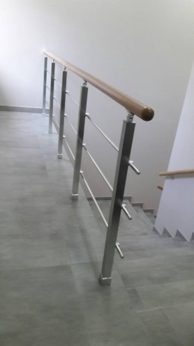 Поручні для сходів з алюмінію з квадратним профілем колір срібло з прутиками