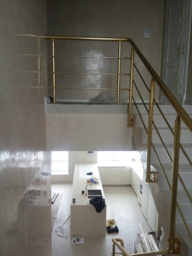 Поручні для сходів з алюмінію з круглим профілем колір золото з прутиками