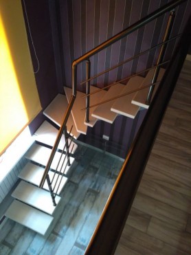 Поручні для сходів з алюмінію з круглим профілем колір шампань з прутиками