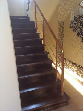 Поручні алюмінієві на сходи круглий профіль колір під дерево з прутиками