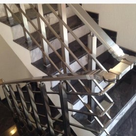 Поручні алюмінієві на ганок квадратний профіль колір шампань з прутиками