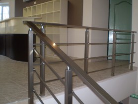 Поручні для сходів з алюмінію з квадратним профілем колір шампань з прутиками