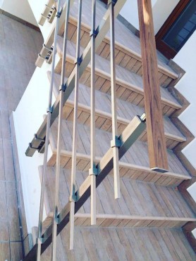 Поручні для сходів з алюмінію з квадратним профілем колір шампань з прутиками