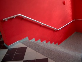 Поручень пристінний круглий профіль колір срібло