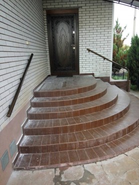 Поручень пристінний круглий профіль колір бронза