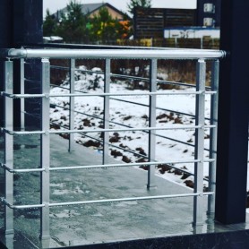 Поручні для балкона з алюмінію з квадратним профілем колір срібло з прутиками