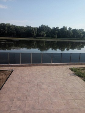 Поручні для балкона з алюмінію з квадратним профілем колір шампань зі склом