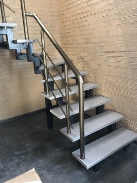 Поручні алюмінієві на сходи круглий профіль колір бронза з прутиками